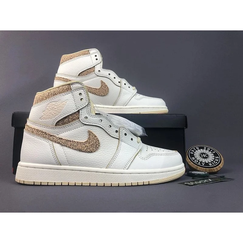 Nike Nike Air Jordan 1 Sail/Gold Metallic Sneakers White - 1