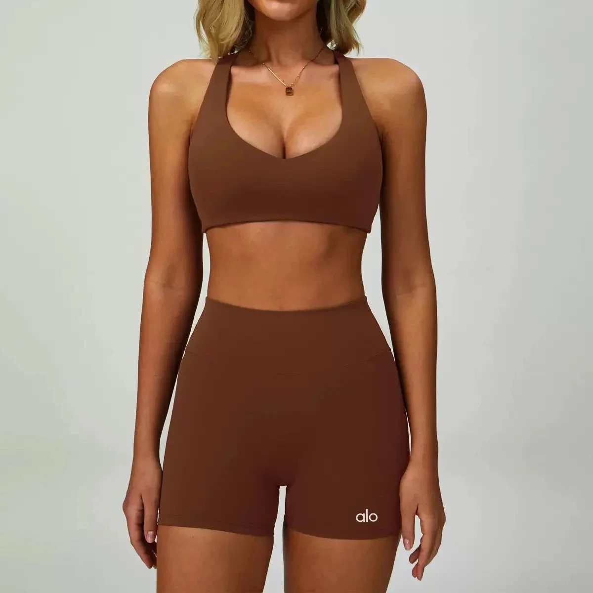 Alo Yoga Alo Sandstone Set (Sports Bra + Shorts) Brown - 1