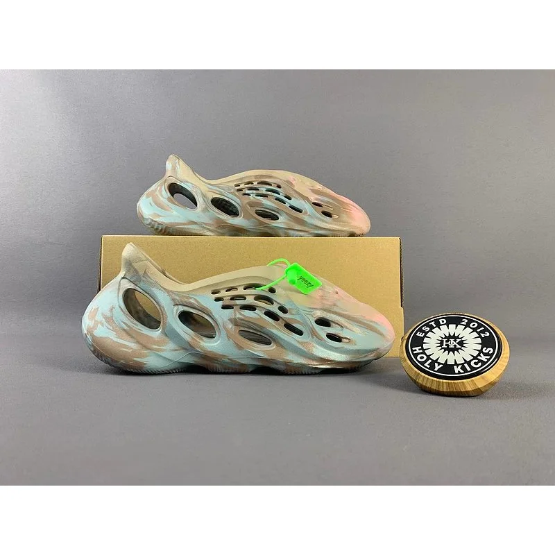 Adidas Adidas Yeezy 700 Wave Runner Beige Blue Sneakers Beige - 1