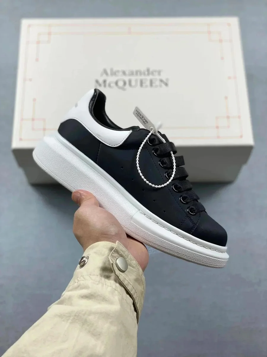 Alexander McQueen Alexander McQueen McQueen Black/White Sneakers Black - 1
