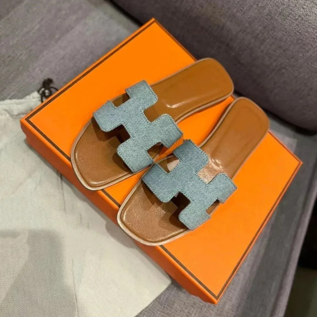 Hermès Jeans- und Ledersandalen mit H-Schnalle