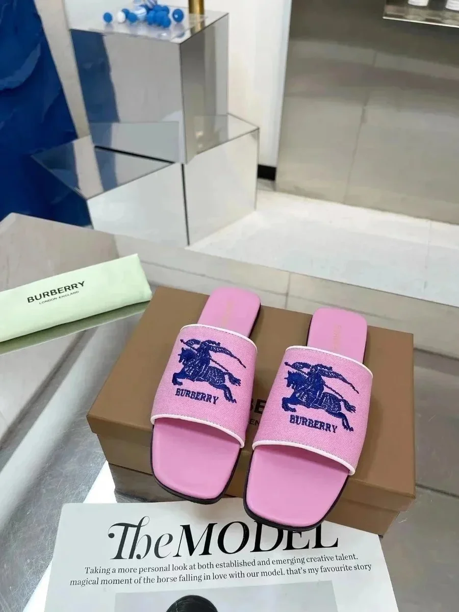 Burberry Burberry Pink Equestrian Knight Slippers Pink - 1