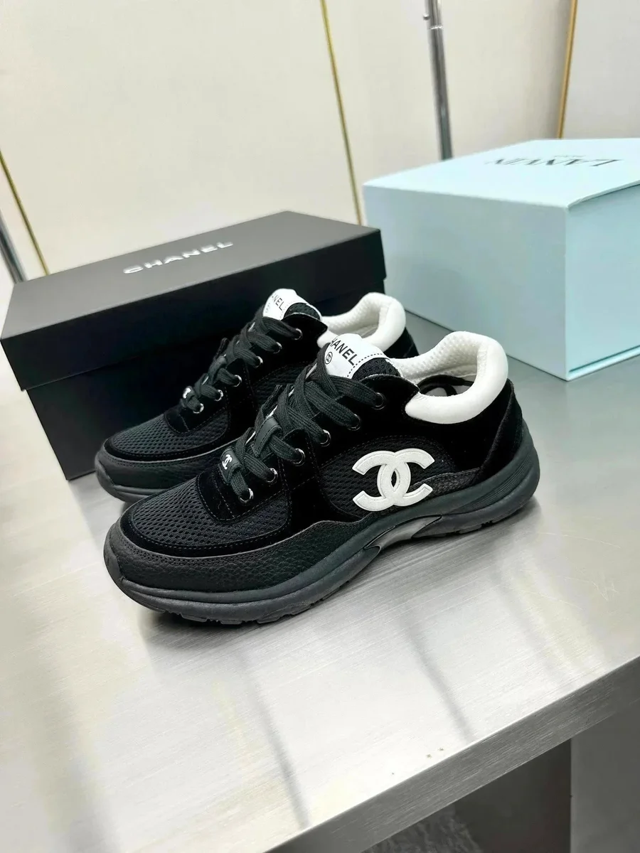 Chanel Chanel Runners Black/White Sneakers Black