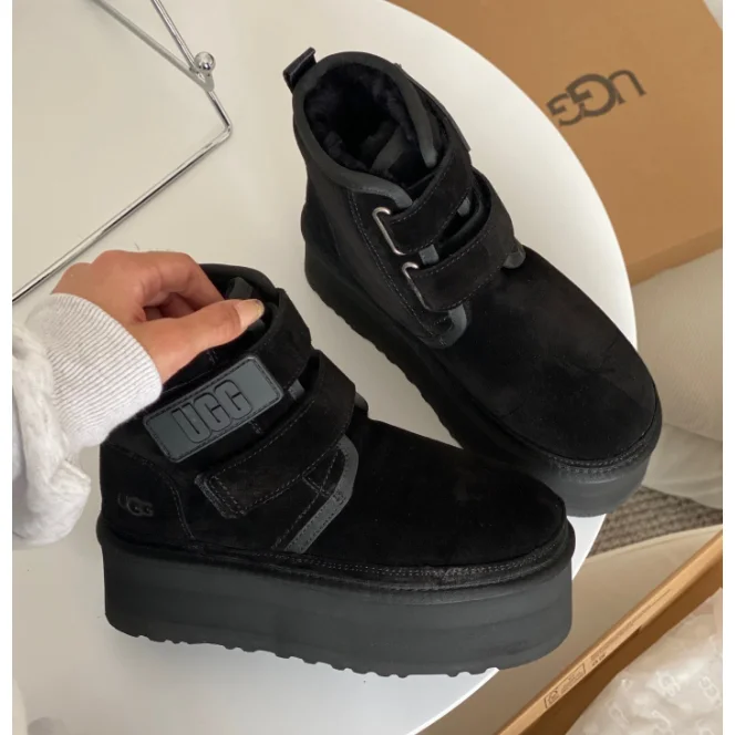 UGG UGG Classic Short Black Platform Boots Black