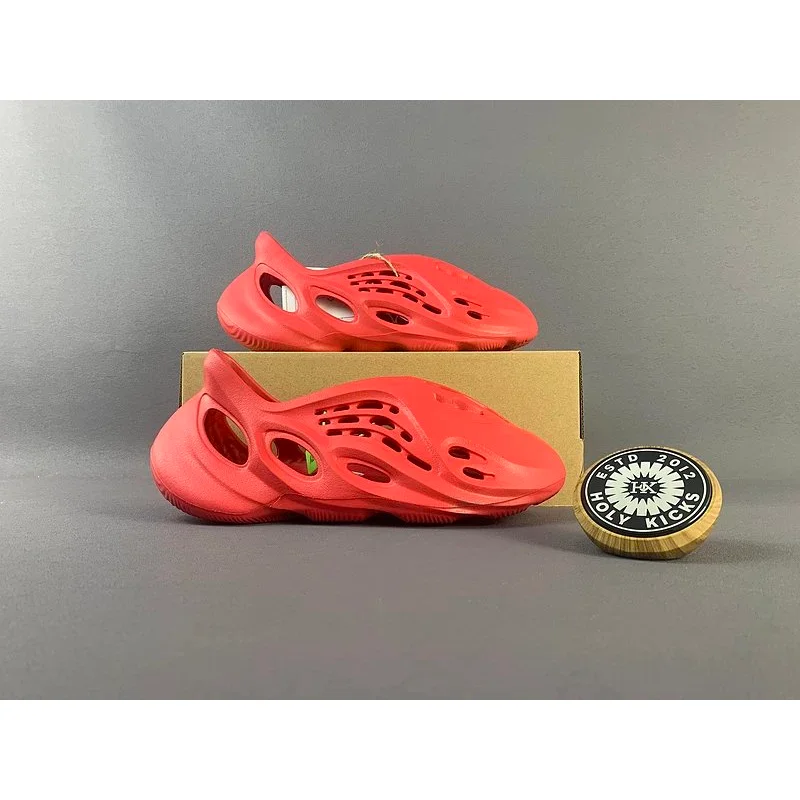 Adidas Adidas Yeezy 700 'Bred' Sneakers Red - 1