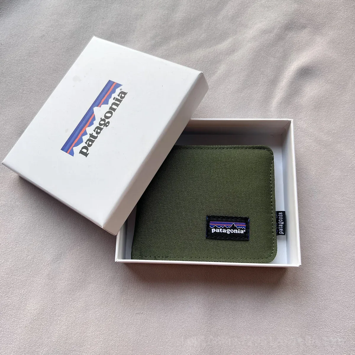 Patagonia Patagonia Bar Short Green Wallet with Box Green - 1