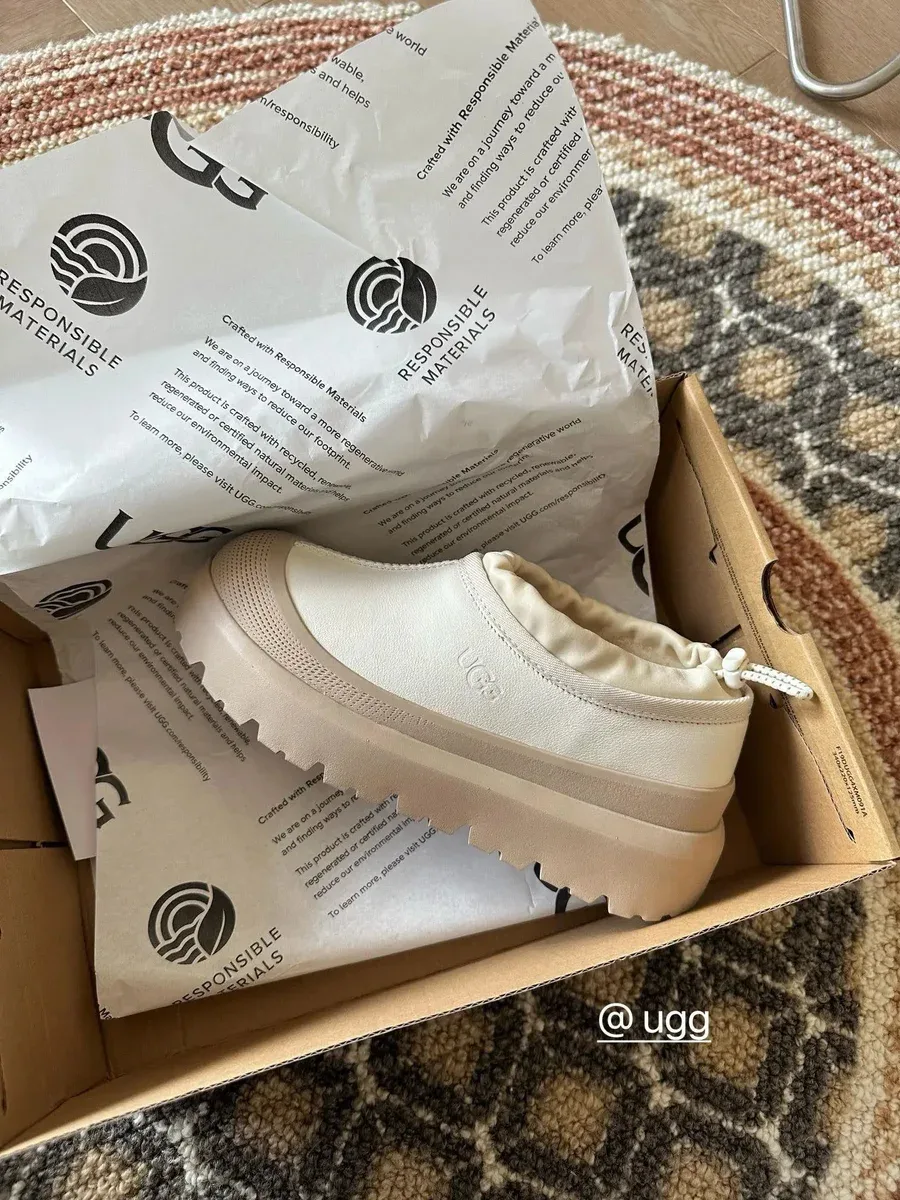 UGG UGG Classic Short Cream Sneakers Cream