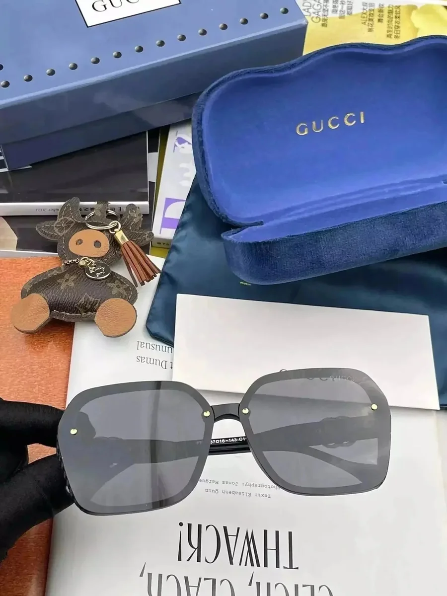 Gucci Gucci Black Square Sunglasses Black