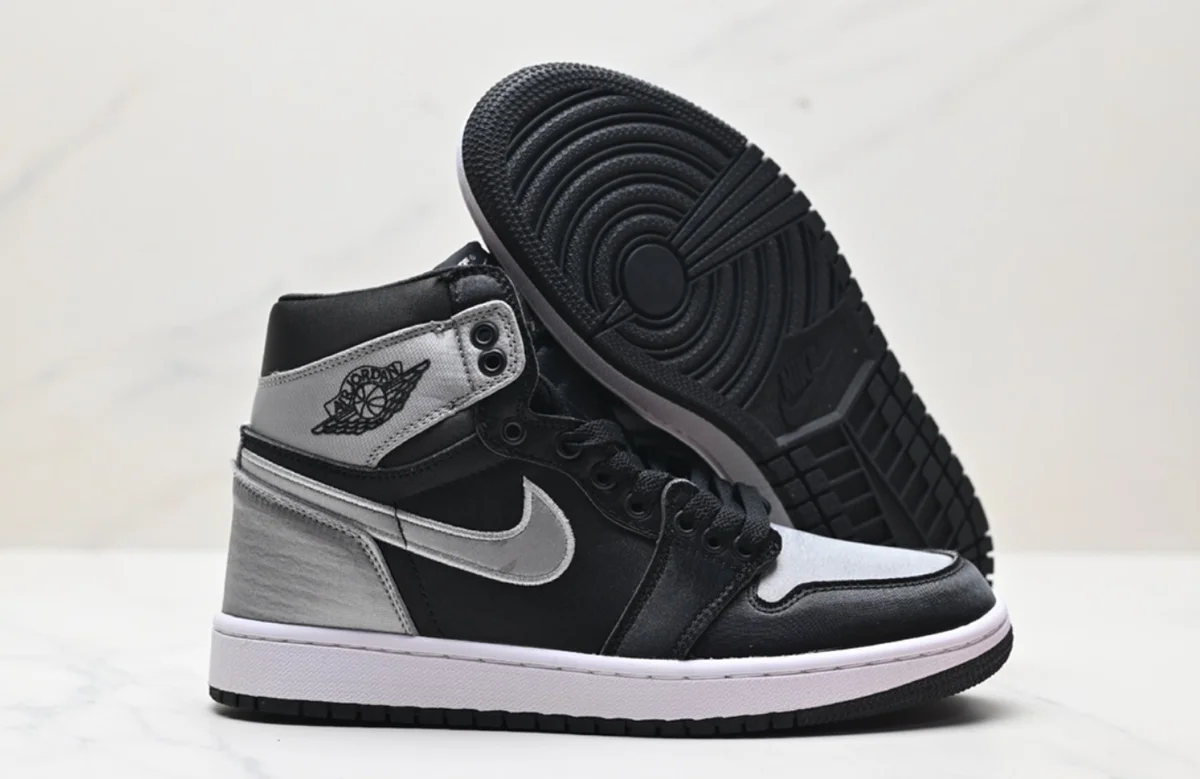 Nike Nike Air Jordan 1 Black/Grey/White Sneakers Black - 1