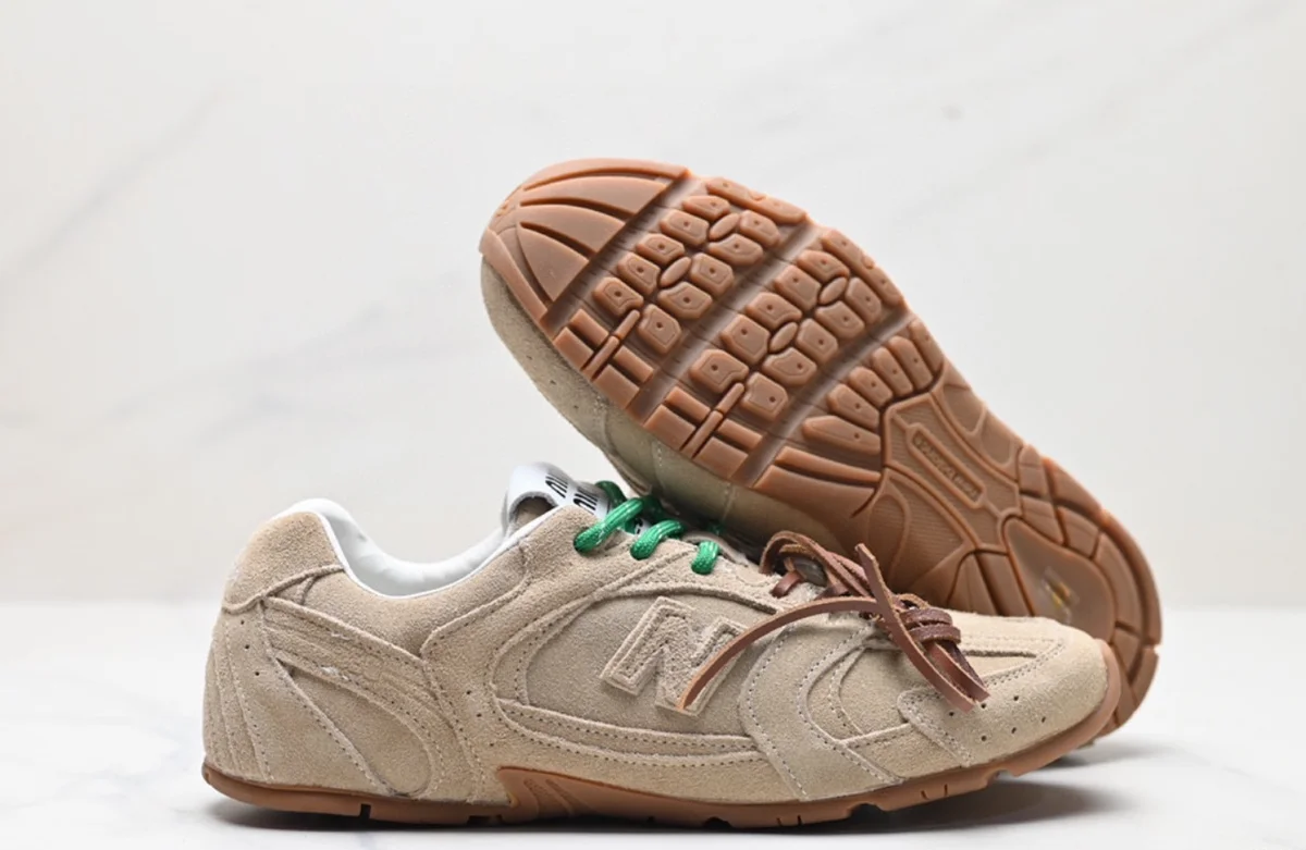 New Balance New Balance 900 Made in UK Beige Sneakers Beige
