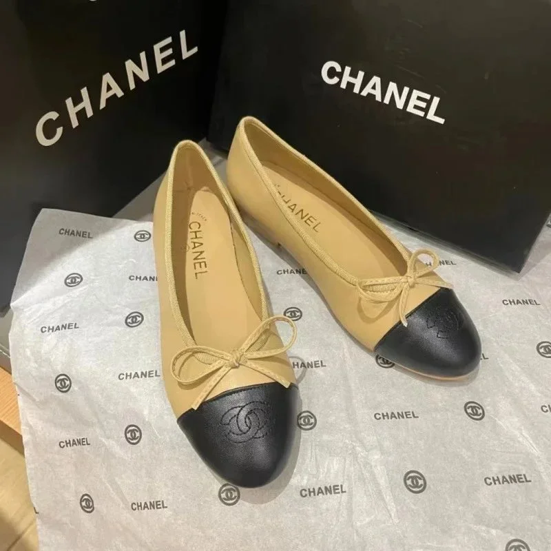 Chanel Chanel Classic Flap Beige/Black Loafers Beige