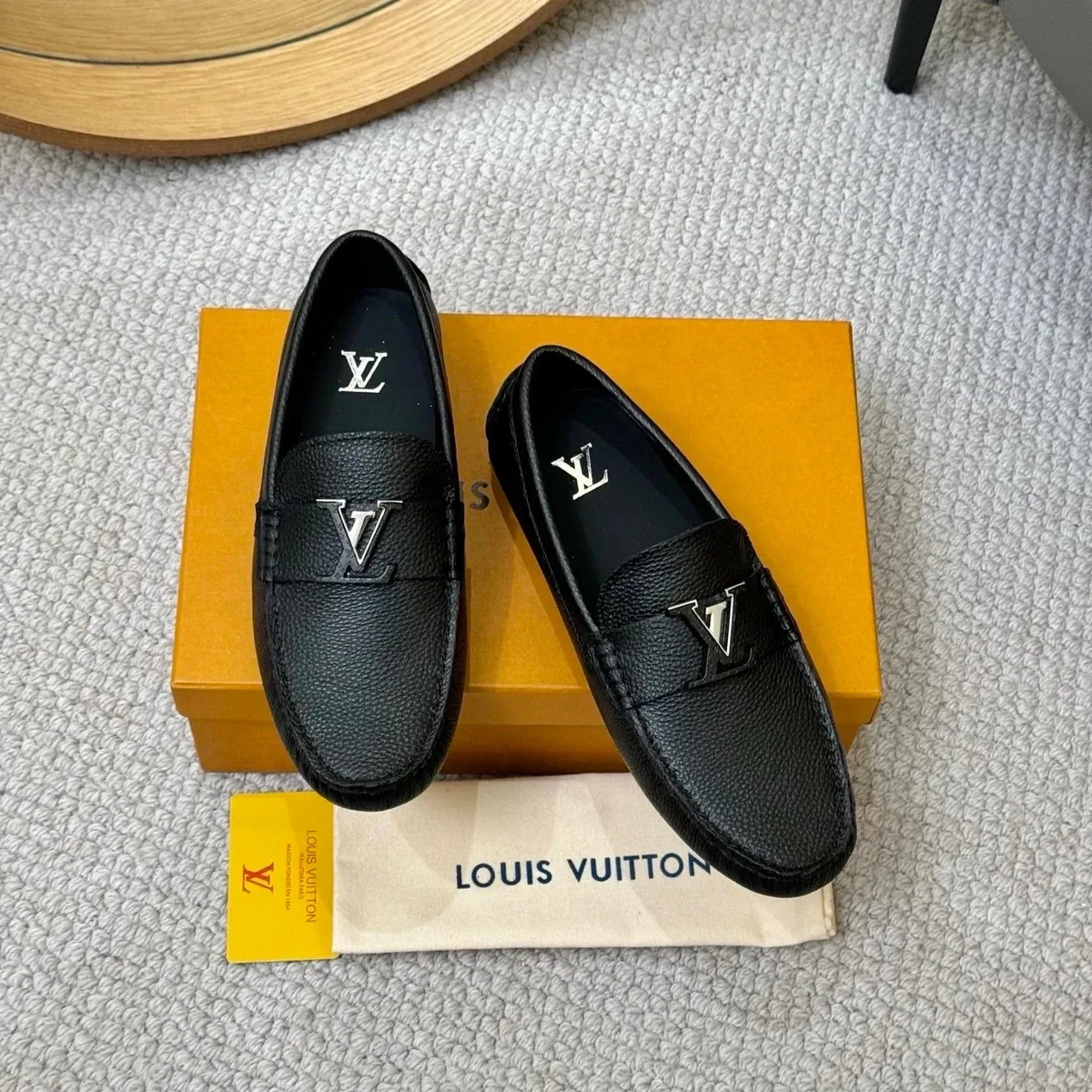 Louis Vuitton Tabi Mocassins de couro preto