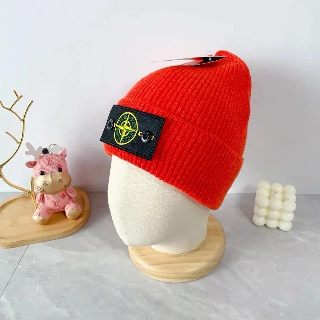 Stone Island Stone Island Compass Logo Beanie Vibrant Red Red