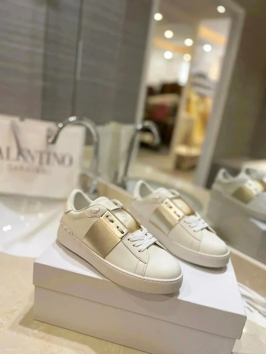 Valentino Valentino Rockstud 25 White/Gold Sneakers White