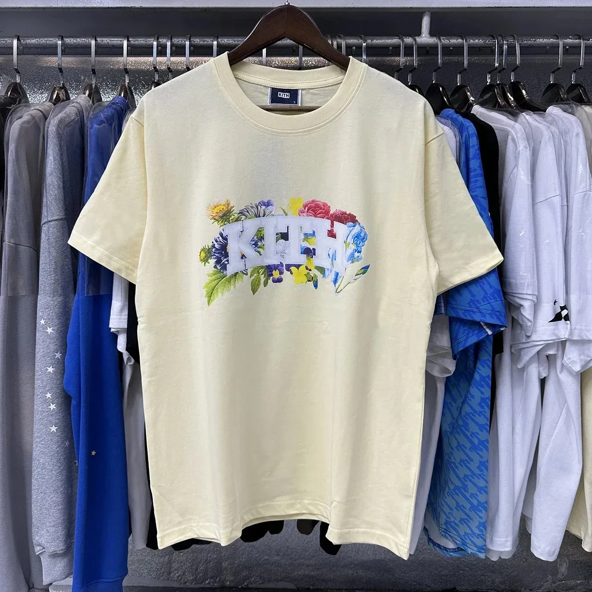 Kith Kith Floral Logo T-Shirt杏色8053 T-Shirt Cream - 1