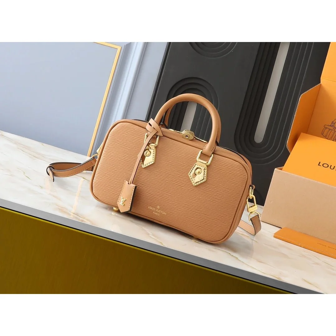 Louis Vuitton Louis Vuitton Pochette Tan Handbag Beige