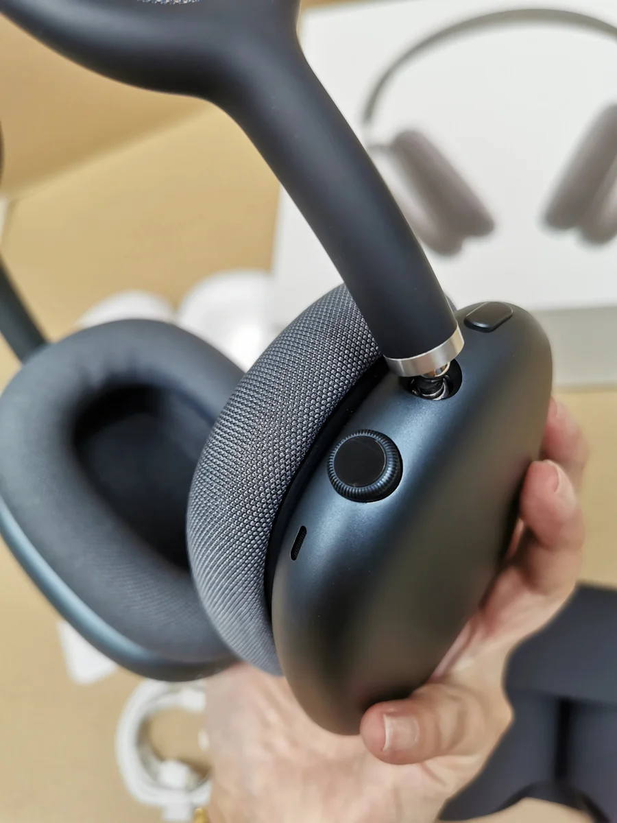 Apple Apple AirPods Max Black Headphones Black - 1