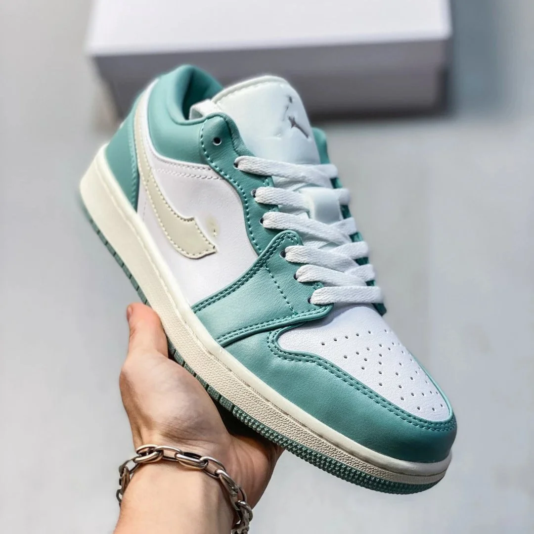 Jordan Jordan Air Jordan 1 Low Mint/White Sneakers Green