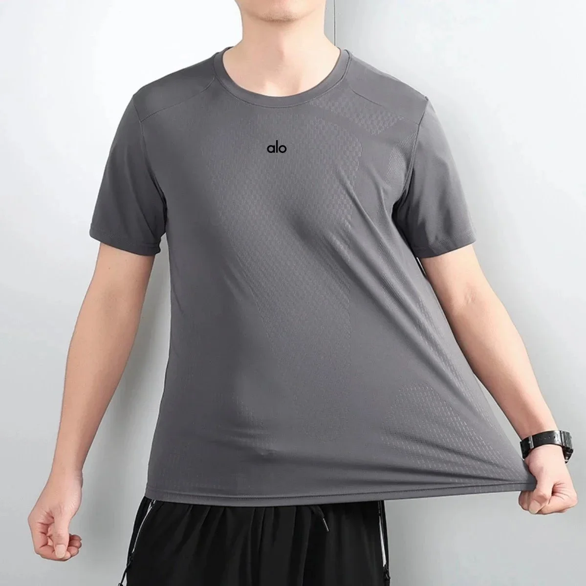 Alo Yoga Alo Solid Grey T-Shirt Men's Short Sleeve Top Grey - 1