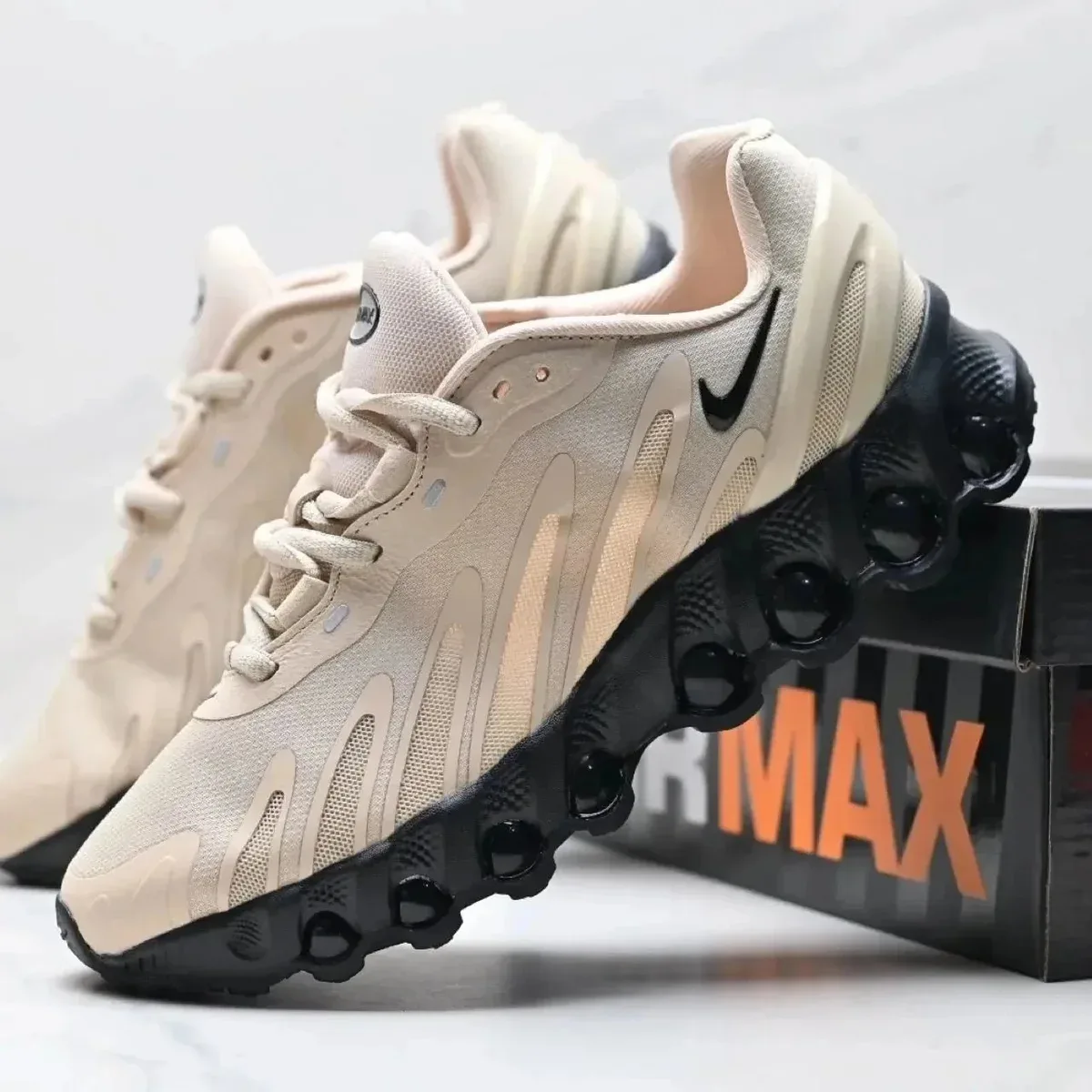 Nike Nike Air Max Beige/Black Running Sneakers Beige