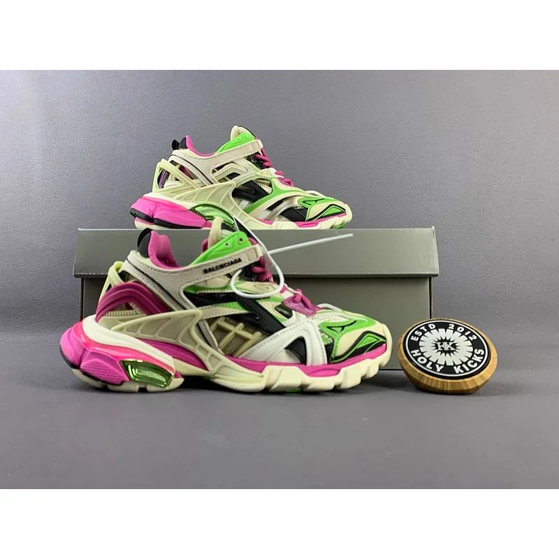 Balenciaga Balenciaga Track.3.0 Triple S Sail/Pink/Black Sneakers Pink
