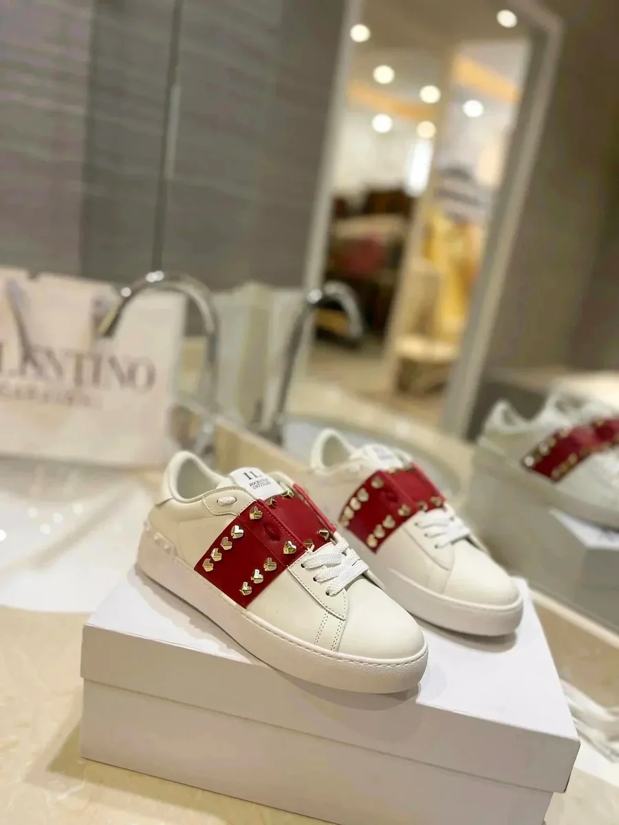 Valentino Valentino Rockstud 19 White/Red Gold Studs Sneakers White