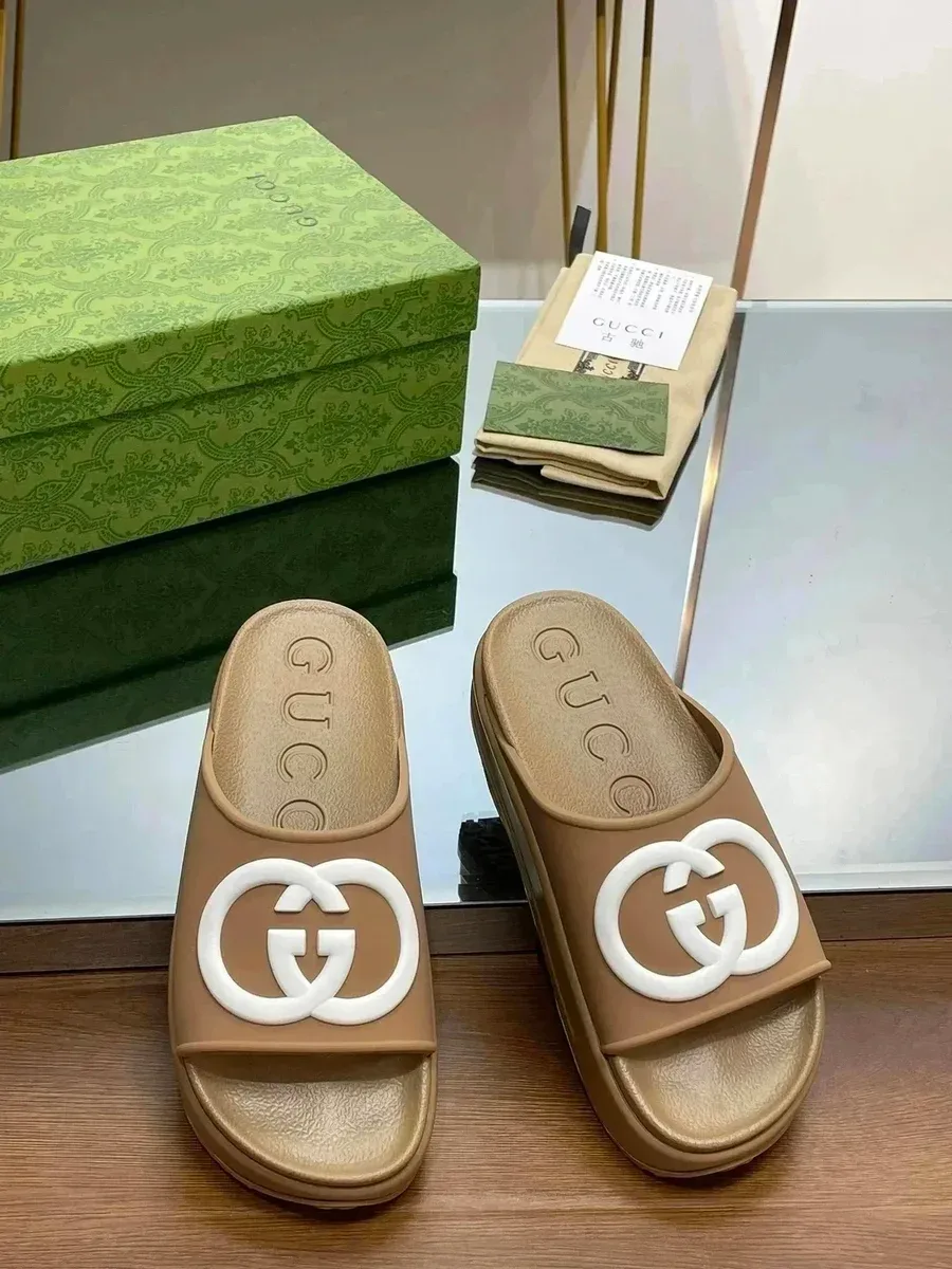 Gucci Gucci Interlocking G Beige/White Slide Sandals Beige