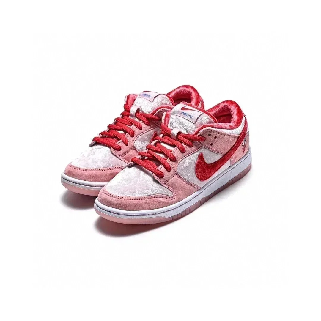 Nike Nike SB Dunk Low Pink/White/Red Sneakers Pink