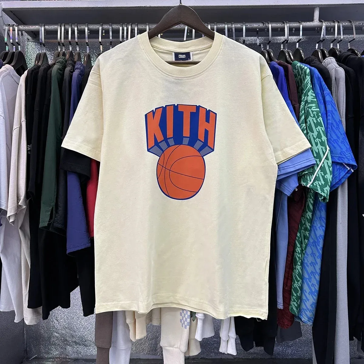 Kith Kith Basketball Print T-Shirt Beige 8050 T-Shirts Beige - 1