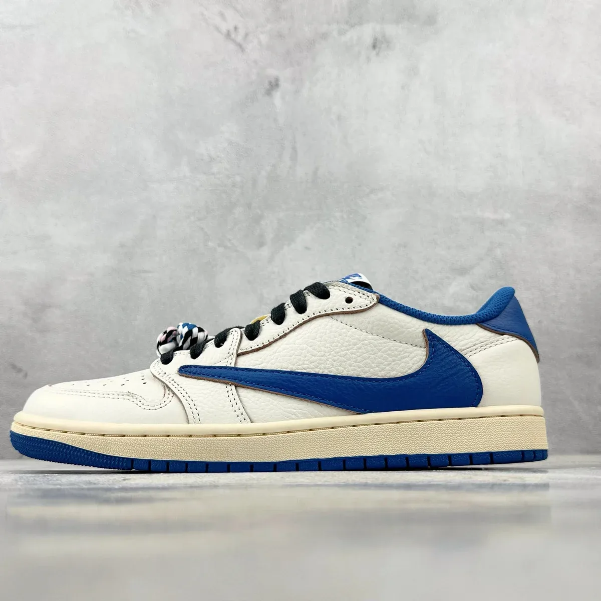 Nike Nike Air Jordan 1 White/Blue Sneaker White
