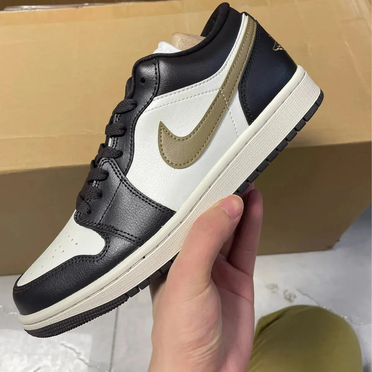 Nike Nike Air Jordan 1 Low Mocha Coffee Sneakers Brown - 1