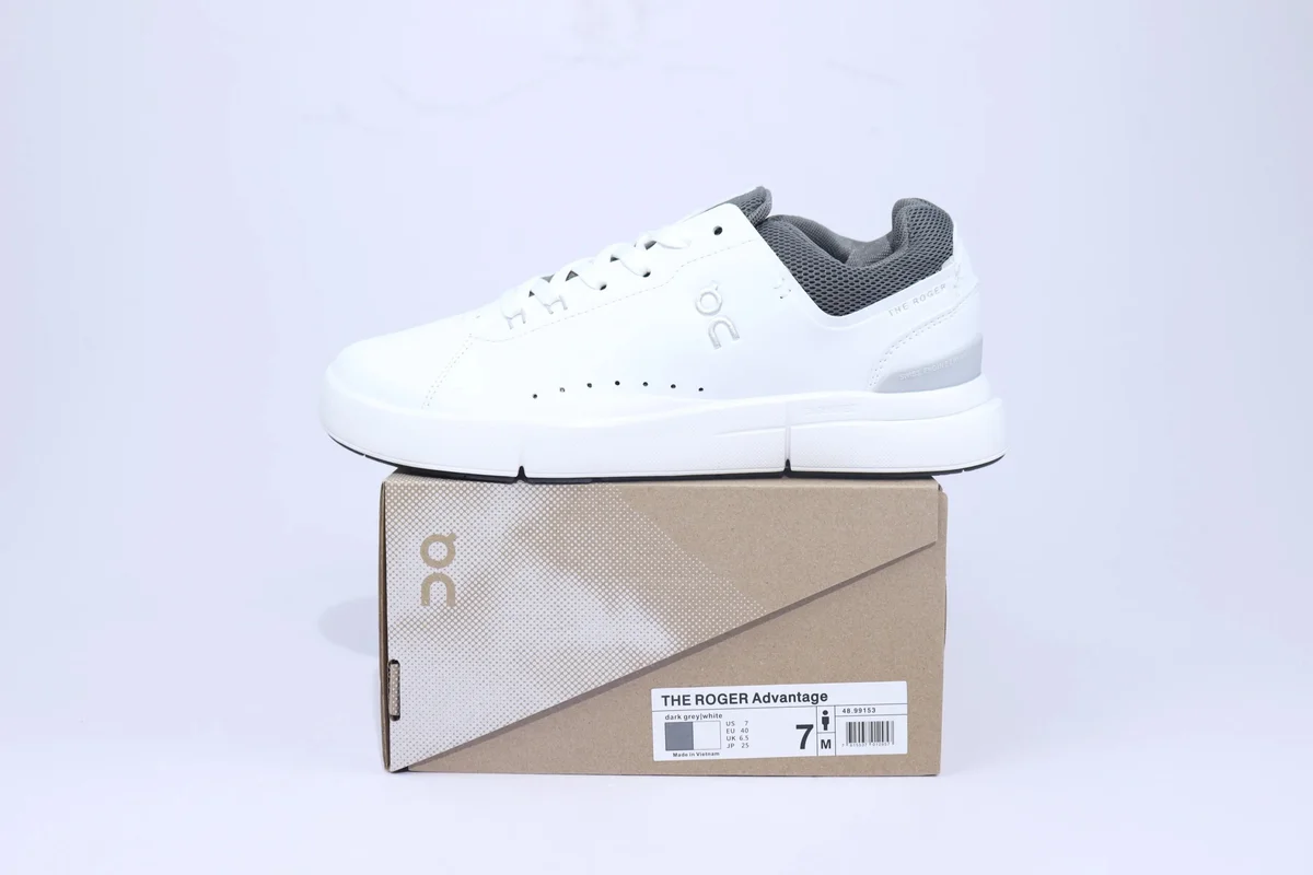 On Running On Running The Roger Advantage White/Dark Grey Sneakers White - 1