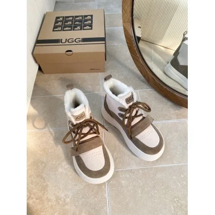 UGG UGG Classic Short Beige Sneakers Beige