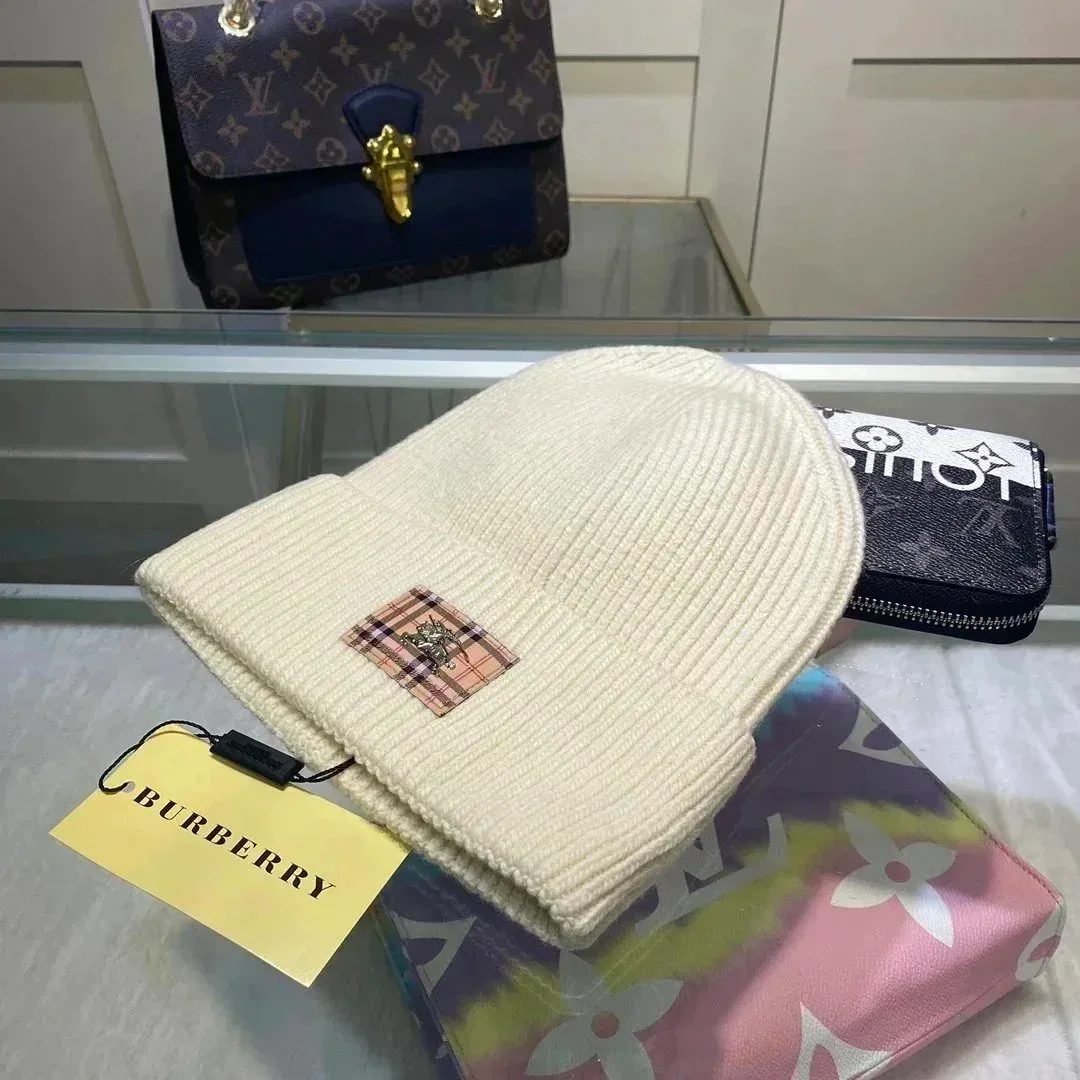 Burberry Burberry Vintage Check Cream Knit Beanie Cream