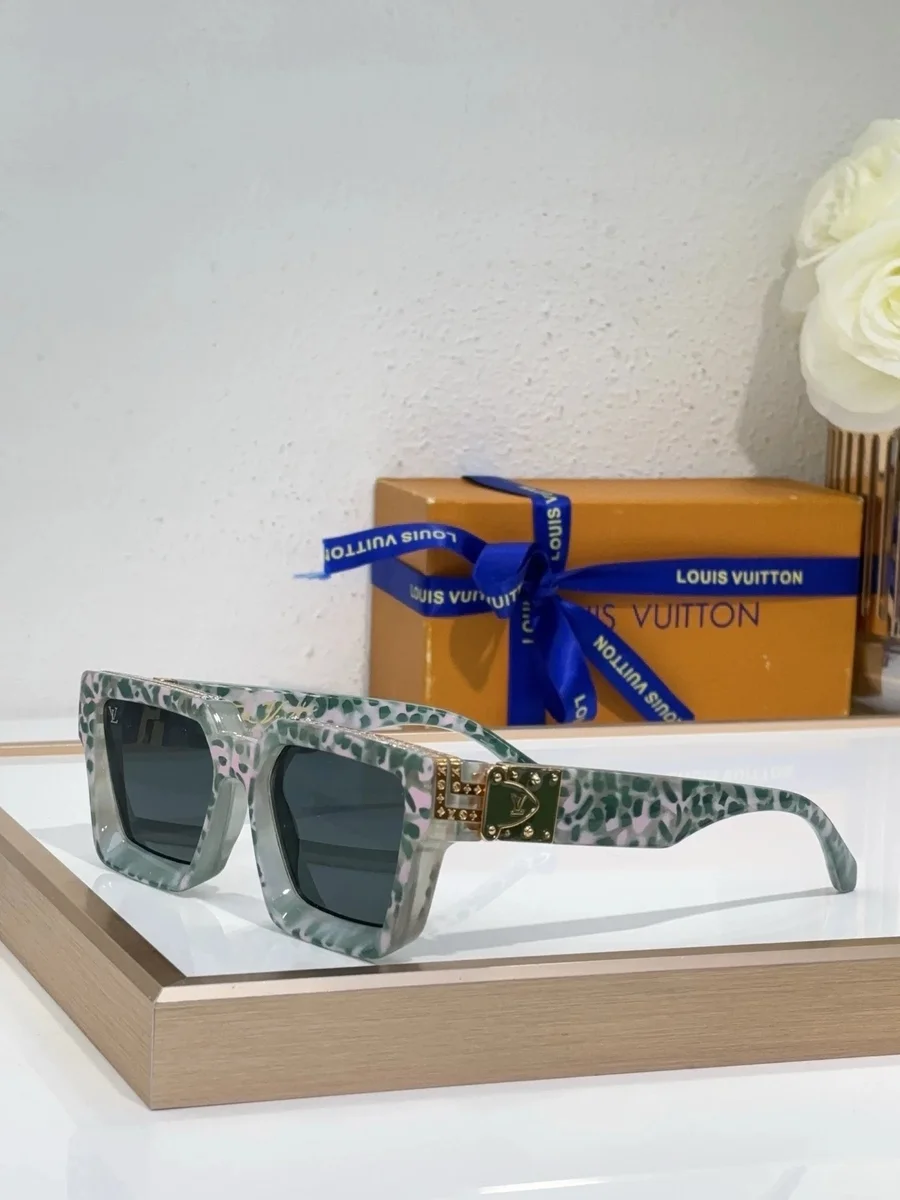 Louis Vuitton Louis Vuitton Green/Pink Leopard Print Sunglasses Multicolor