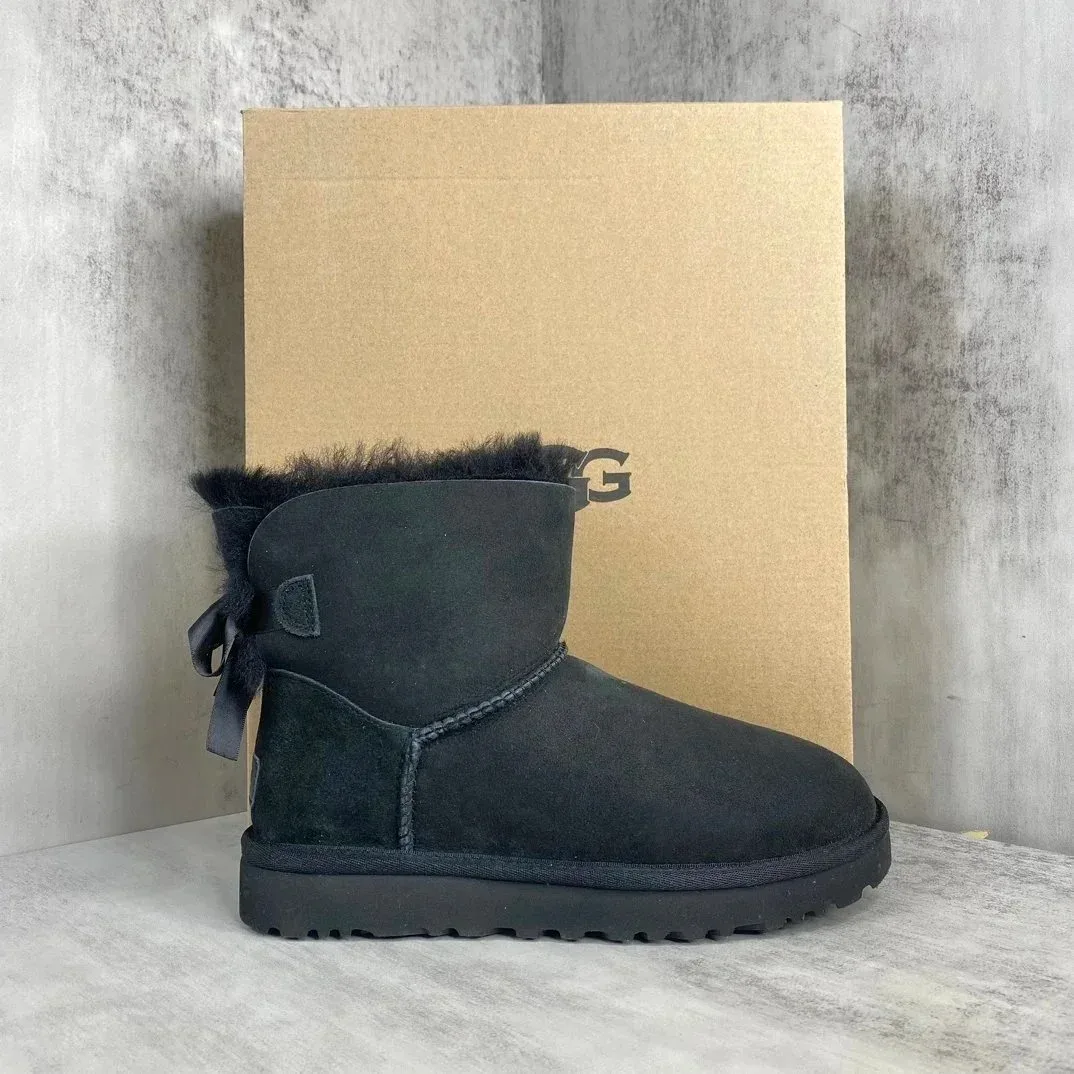 UGG UGG Classic Short Black Boot Black