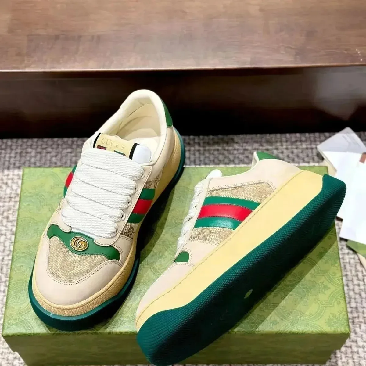 Gucci Gucci Rhyton Beige Green Red Stripe Sneakers Beige