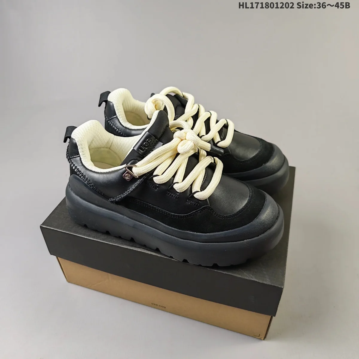 UGG UGG Classic Short Black & Cream Sneakers Black
