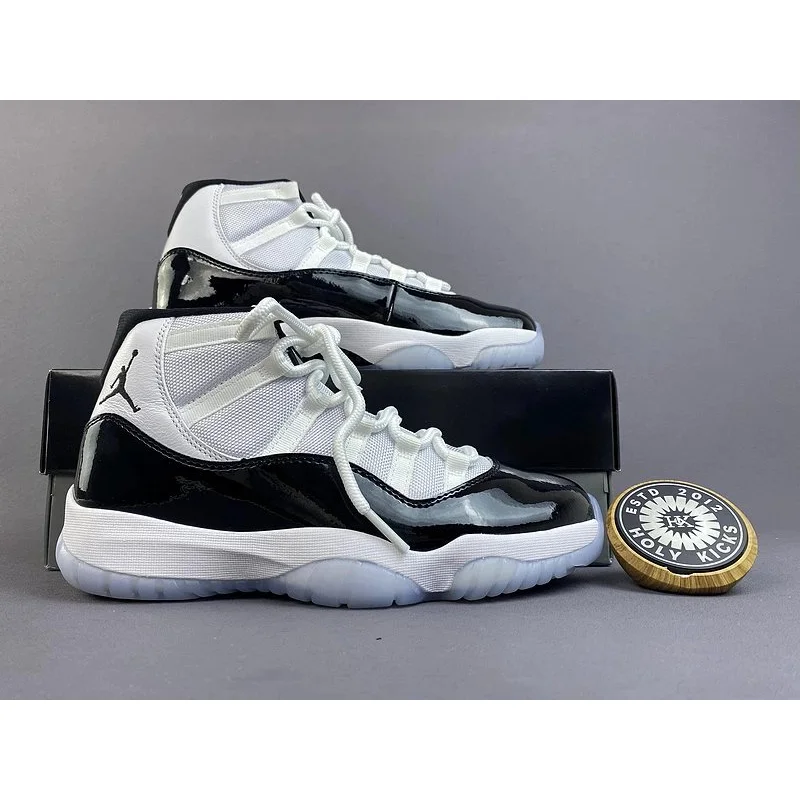 Nike Nike Air Jordan 11 'Concord' Sneakers Black