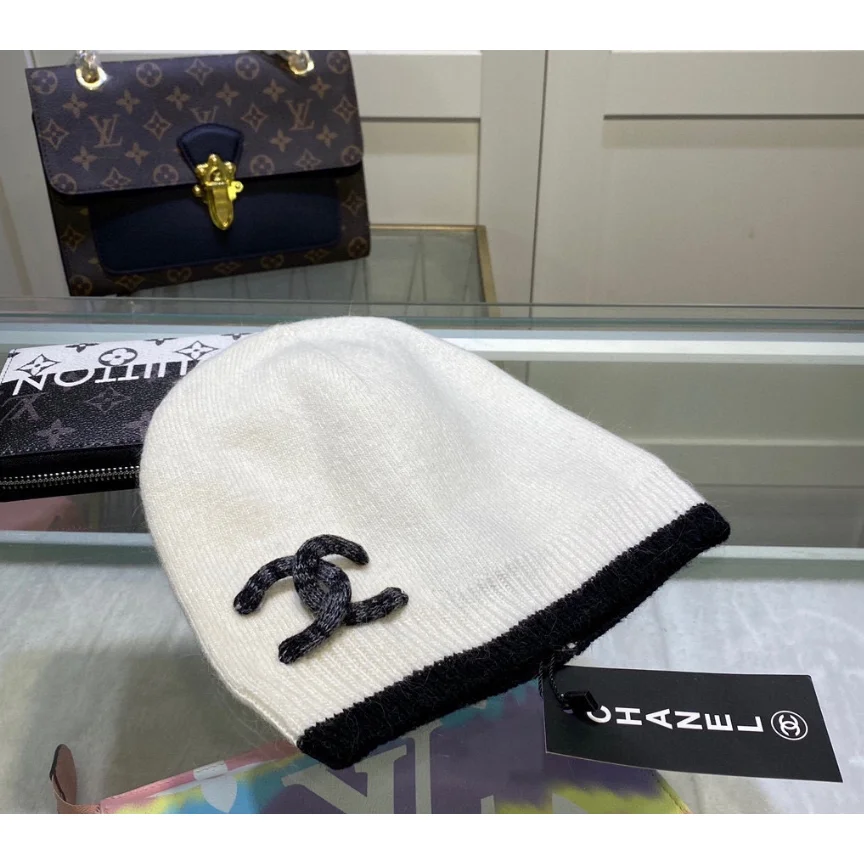 Chanel Chanel White/Black CC Logo Knit Beanie White