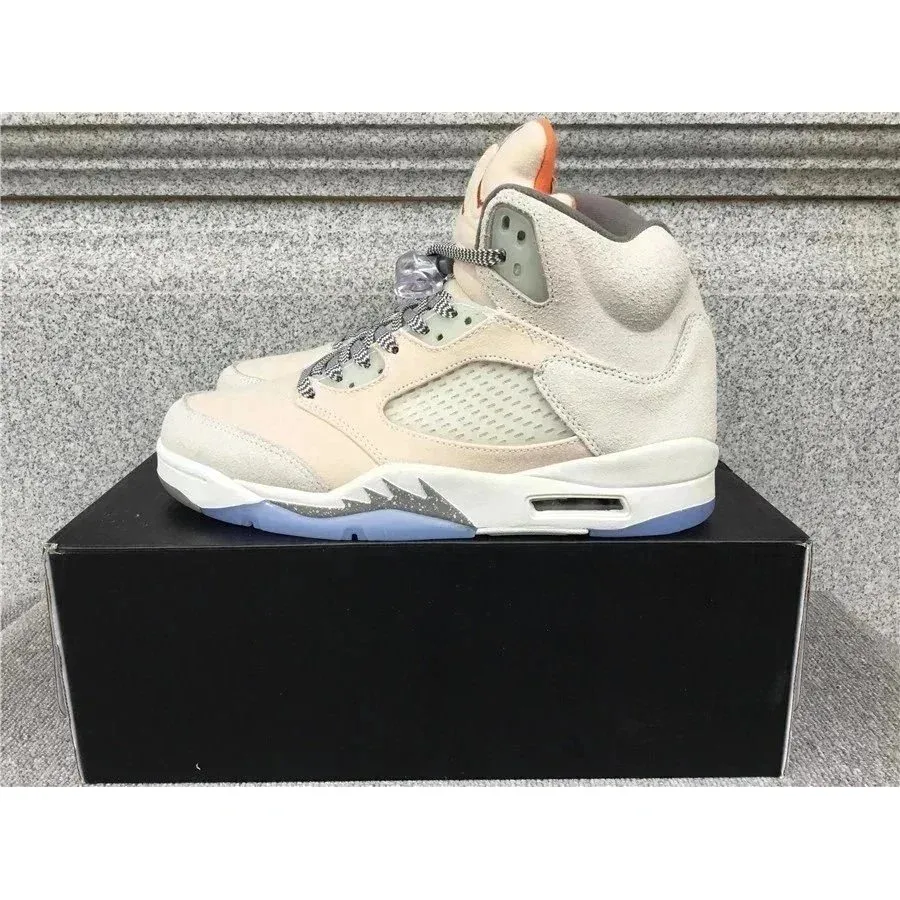 Nike Nike Air Jordan 5 'Light Smoke Grey' Sneakers Grey - 1