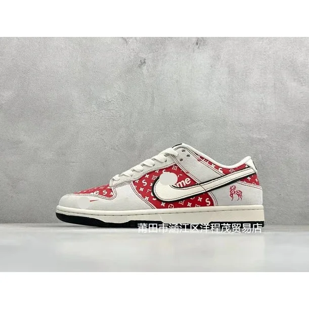 Nike Supreme x Nike Dunk Low Red/White Sneakers Red - 1