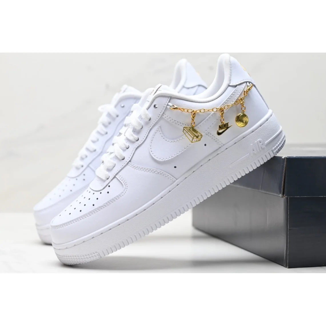 Nike Nike Air Force 1 White Gold Chain Charm Sneakers White - 1