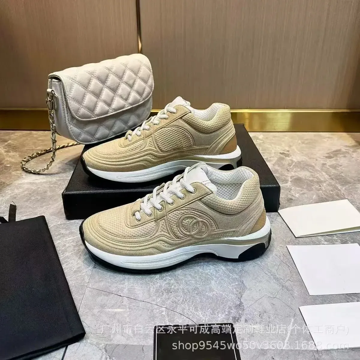 Chanel Chanel Run Beige Sneakers Beige