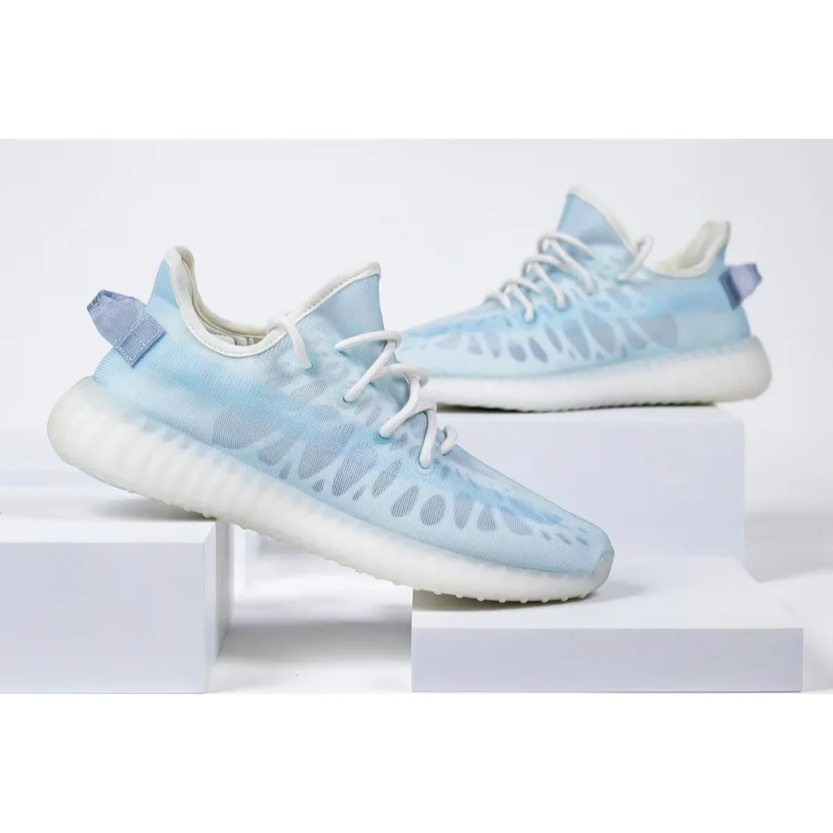 Adidas Adidas Yeezy 350 V2 Ice Blue Sneakers Blue - 1