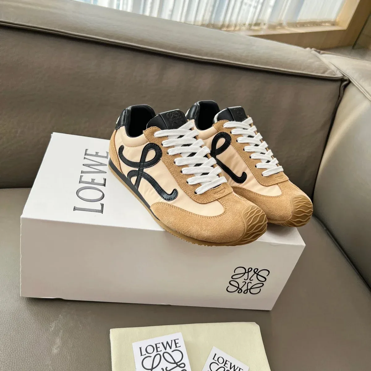 Loewe Loewe Anagram Beige/Black Sneakers Beige