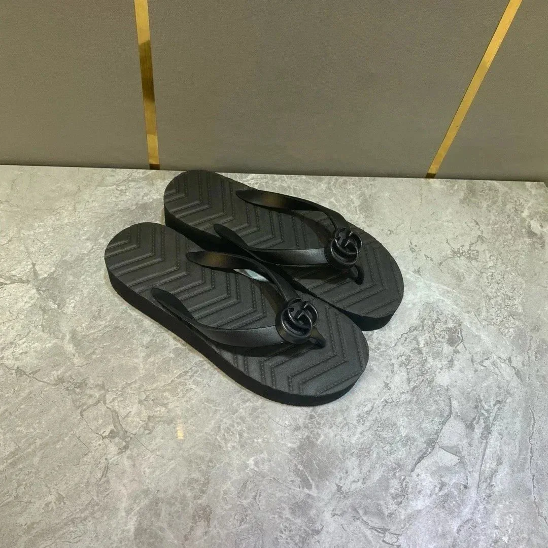 Gucci Gucci Interlocking G Black Flip-Flops Black