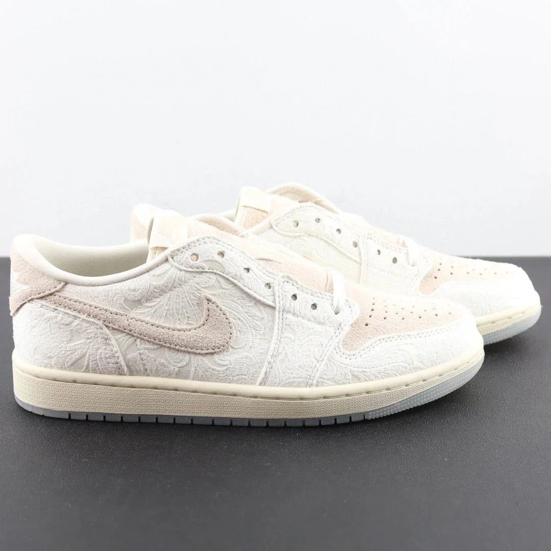 Nike Nike Air Jordan 1 Low Embroidered Beige Sneakers Beige
