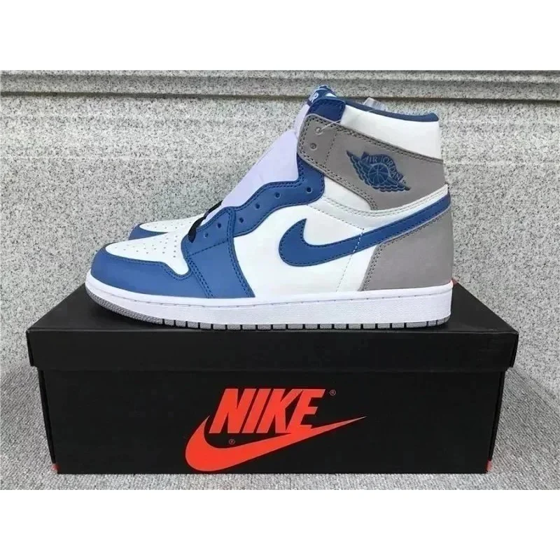 Nike Nike Air Jordan 1 Retro High 'Chicago' Sneakers Blue - 1