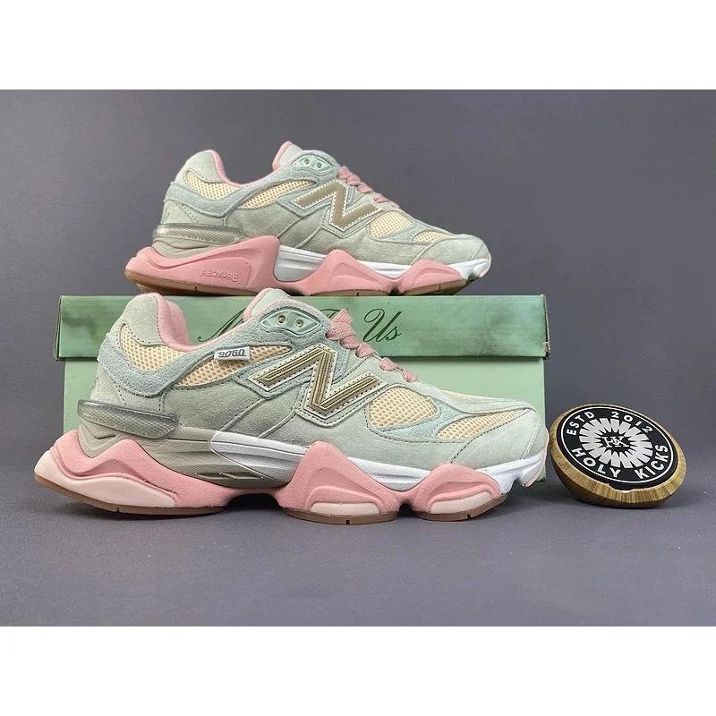 New Balance New Balance 900 Made in UK Pastel Pink Sneakers Pink